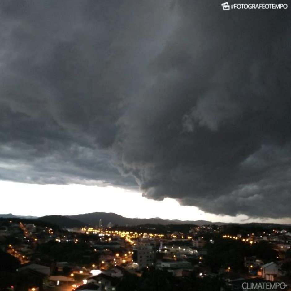 Muita chuva e ventania no Sul do Brasil