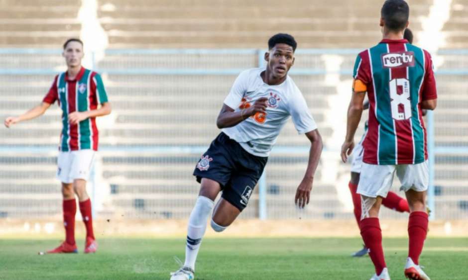 Timão vence o Flu e sai na frente por classificação no Brasileiro Sub-17