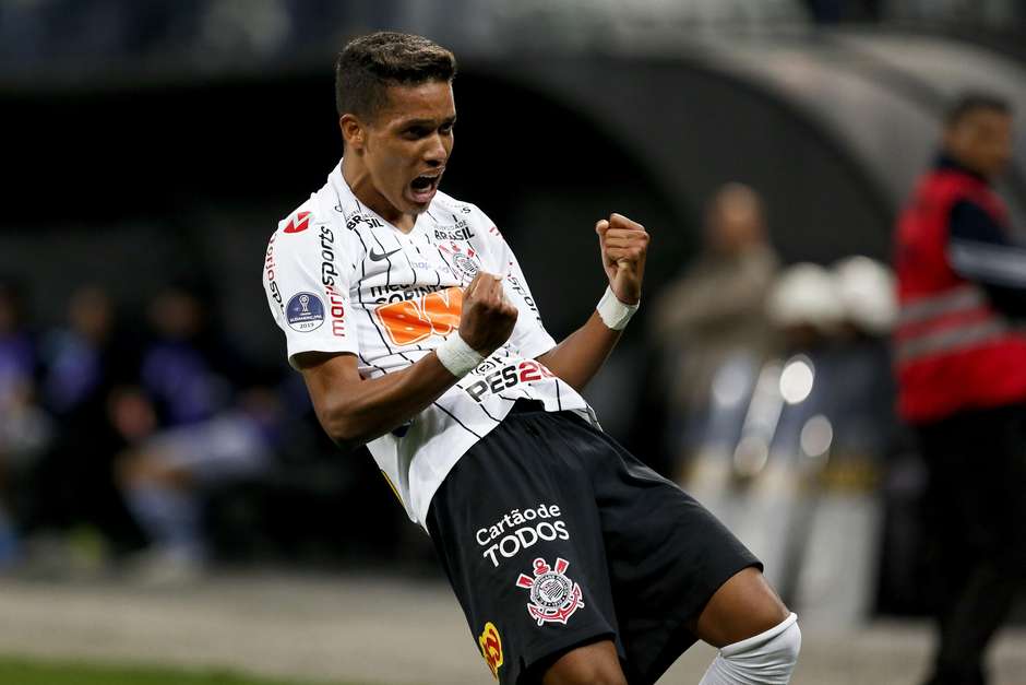 Por que Pedrinho se aproxima da Fiel e se afasta do Timão