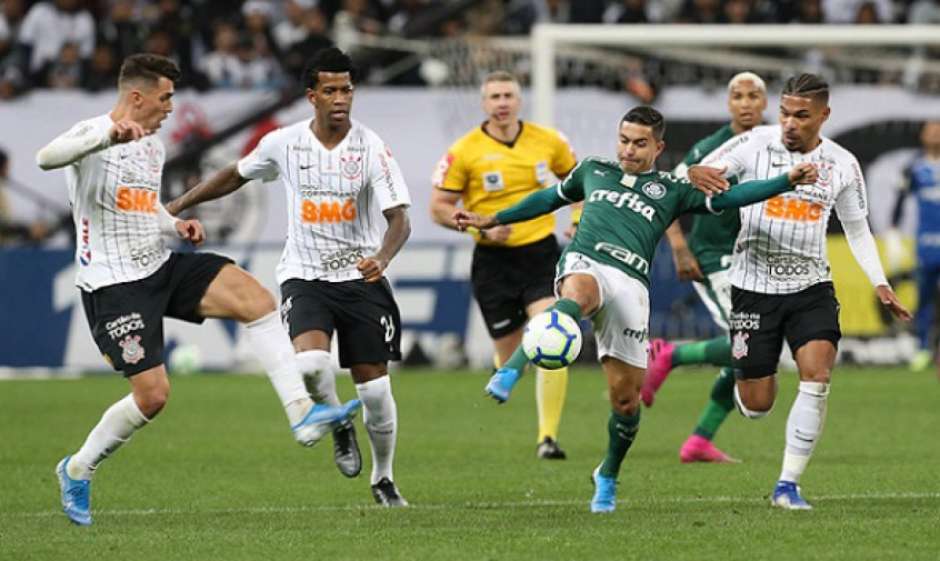 A quatro pontos do Santos, Palmeiras repete discurso de quando liderava
