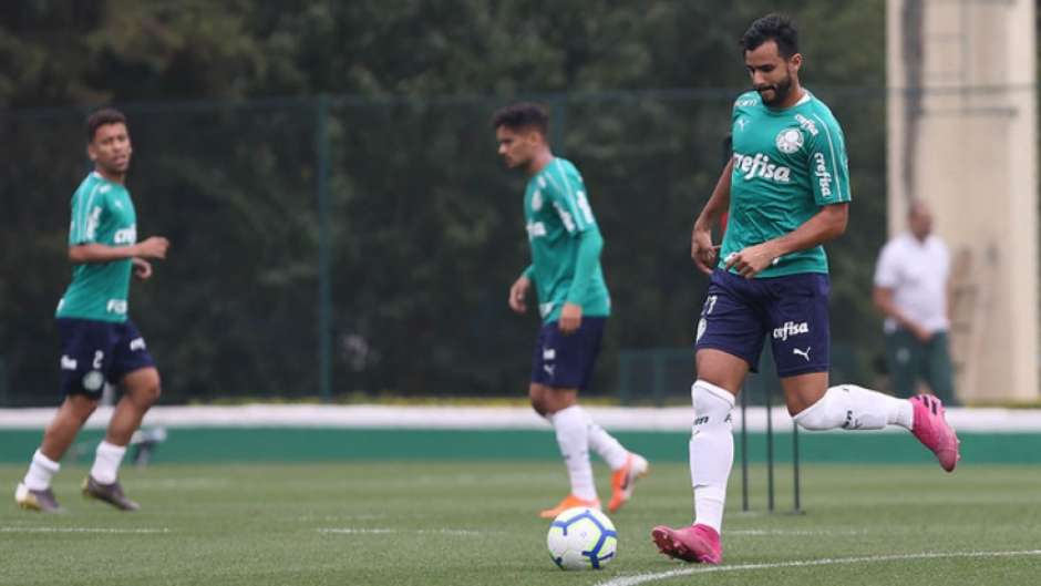 Henrique Dourado pode ter sua primeira chance, após lesão de Luiz Adriano ser confirmada