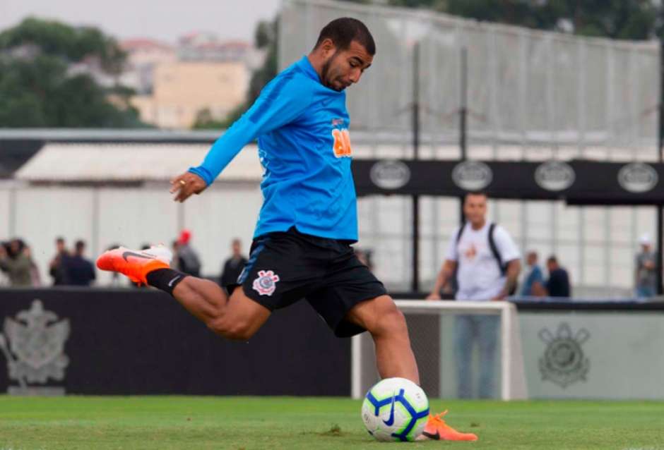 Pedrinho e Sornoza podem retornar ao Corinthians nesta terça-feira