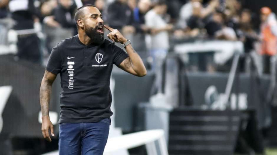 Aguardando a chegada de Tiago Nunes, Timão pensa em time aguerrido e competitivo 