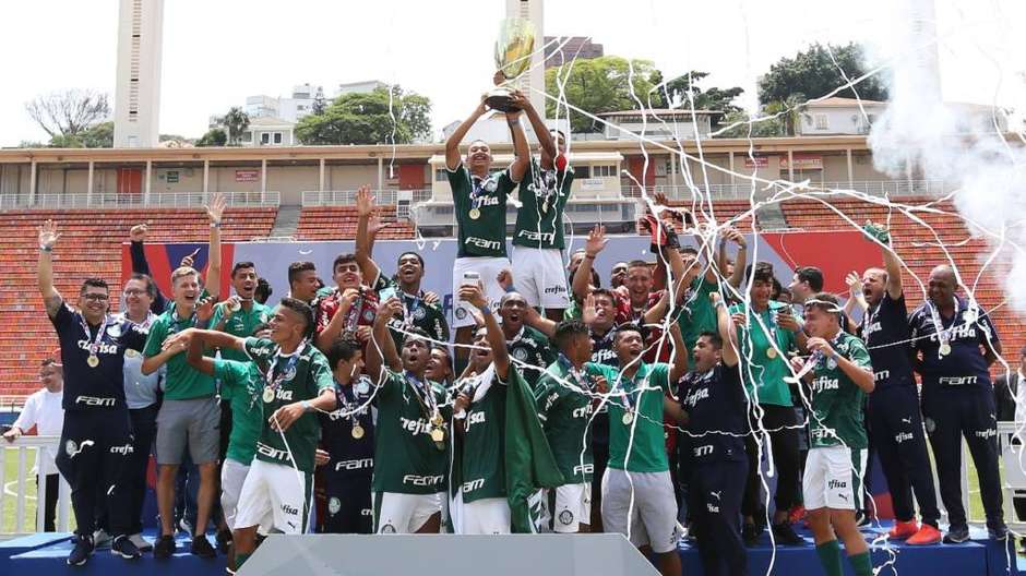 É CAMPEÃO: Palmeiras não toma conhecimento do rival, goleia o Santos e conquista o Paulistão Sub-15