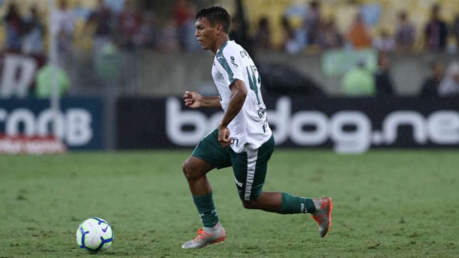 Do Sub-17 ao profissional em apenas 1 semana, Veron mira sequência de jogos no Verdão