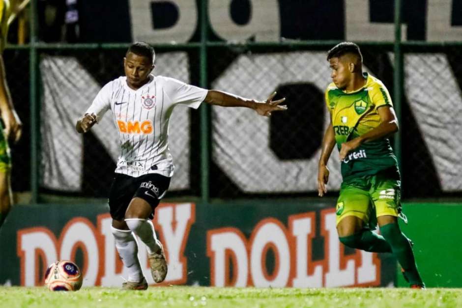 Léo Pereira celebra primeiro gol na Copinha e projeta futuro do Timão