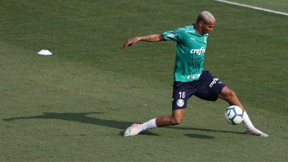 Deyverson venceu, mas Palmeiras sofre para achar um centroavante que convença