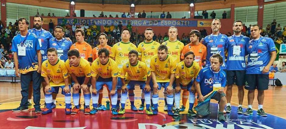 Ele treina a seleção brasileira de futsal Down e hoje é campeão mundial -  17/05/2021 - UOL ECOA