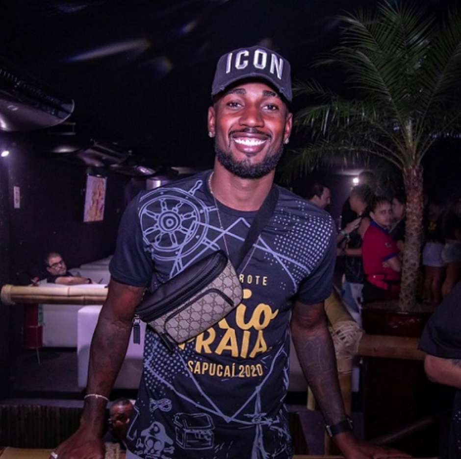 Gerson perde carteira no carnaval e pede ajuda pela web para recuperar documentos