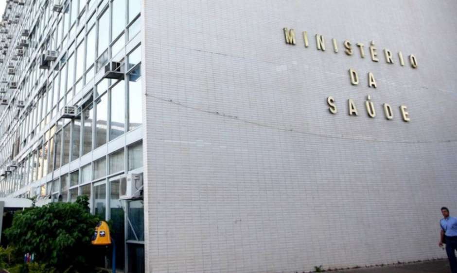 Ministério cadastra profissionais da saúde para combater coronavírus e clubes podem ceder colaboradores