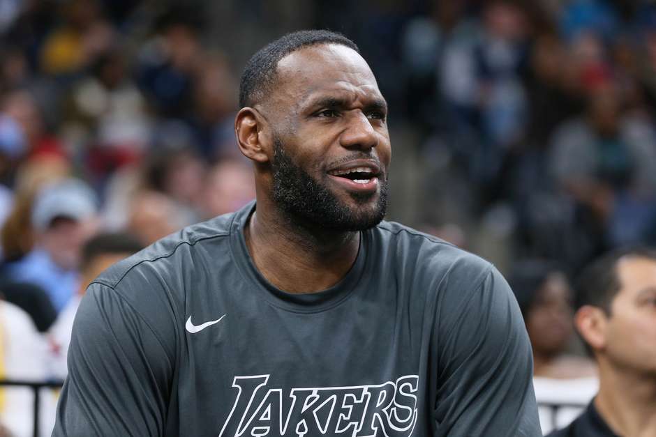 LeBron James se junta a atletas em indignação pela morte de negro ...