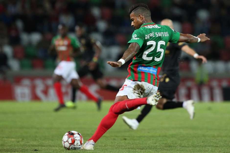 Zagueiro brasileiro comemora marca de 50 jogos por clube comprado