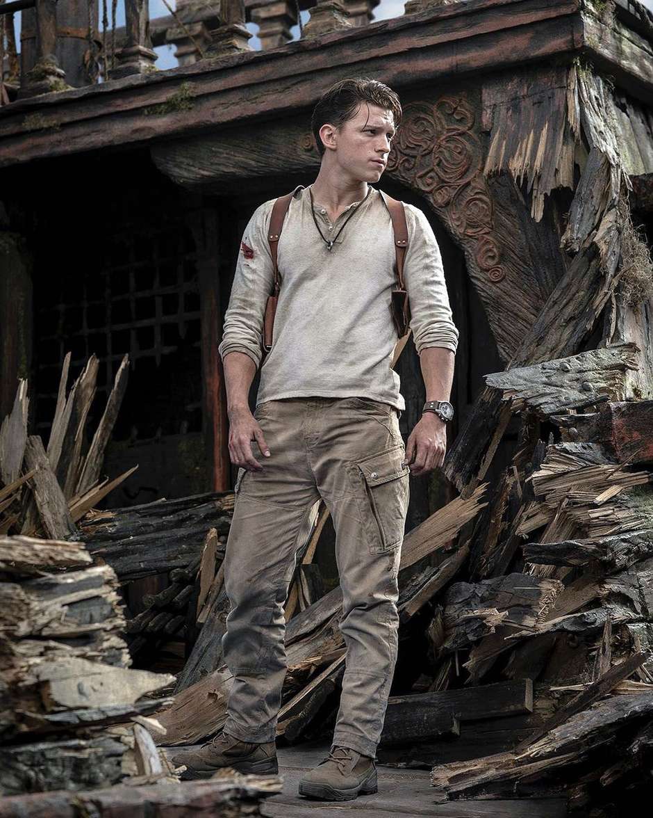 Tom Holland revela primeira foto da adaptação do game Uncharted