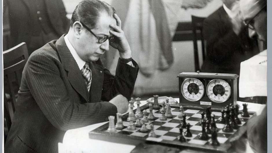 No que 'O gambito da rainha' acerta e erra ao representar o xadrez