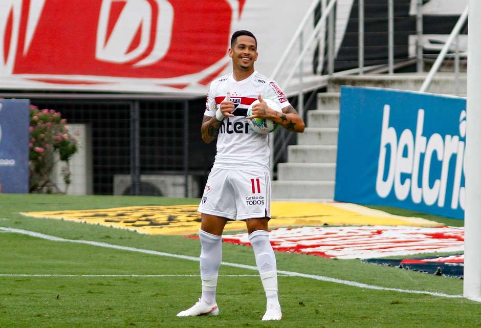 Luciano volta a sentir dores e vira dúvida contra o Grêmio