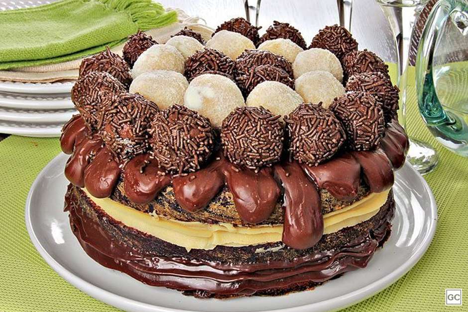 Topo 52+ Imagem Bolo Brigadeiro Em Cima - Br.thptnganamst.edu.vn