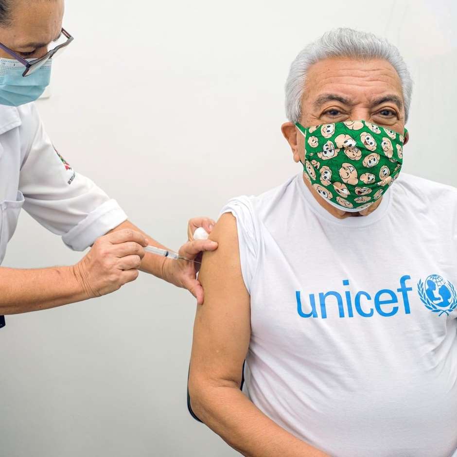 Mauricio de Sousa toma vacina e faz campanha: "Vacine-se!!"