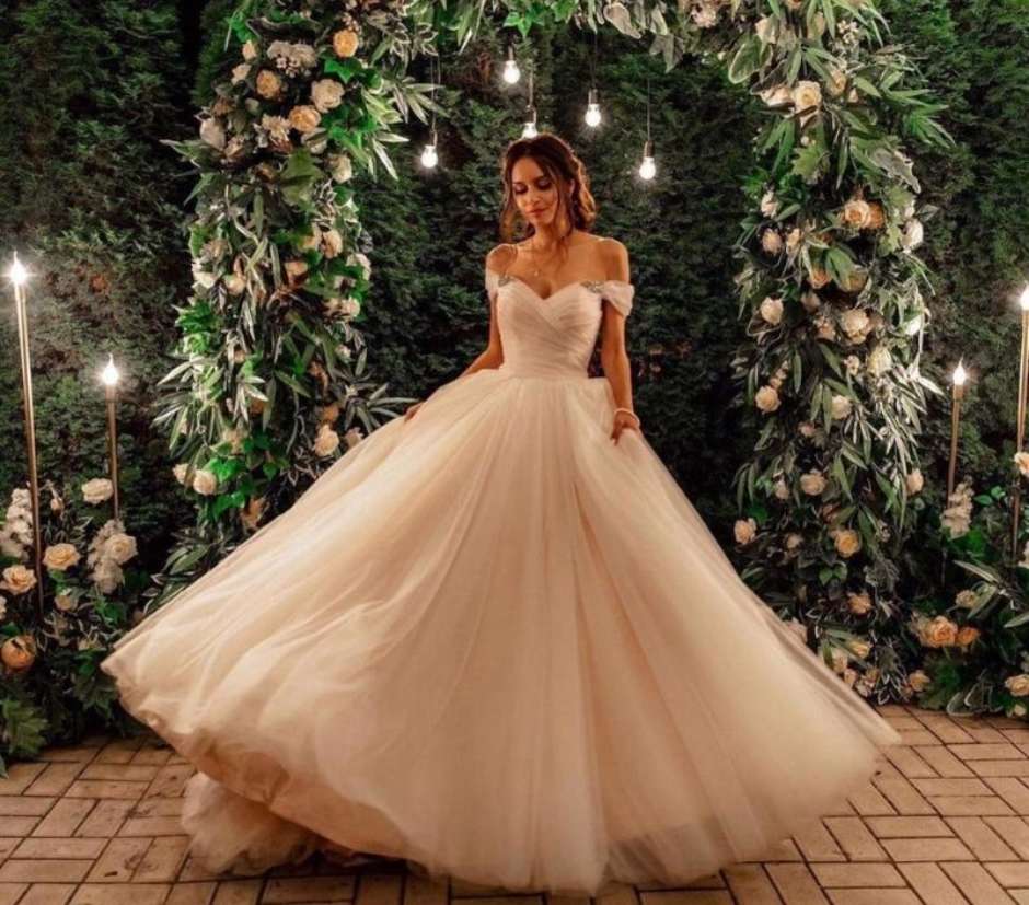 Pin de Бенедиктов Аик en p Vestidos de novia gorditas, Vestidos, vestidos de  noivas estilo princesa 