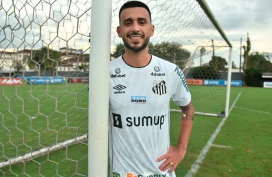 Rescisão de Camacho aparece no BID e volante é anunciado pelo Santos