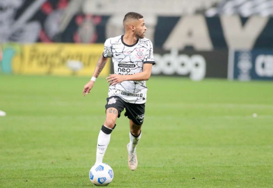 Vitinho comemora primeira chance como titular com Sylvinho no Corinthians: 