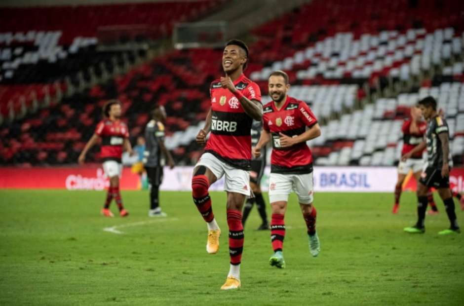 Bruno Henrique crava seu nome na história do clássico entre Flamengo e Corinthians; entenda