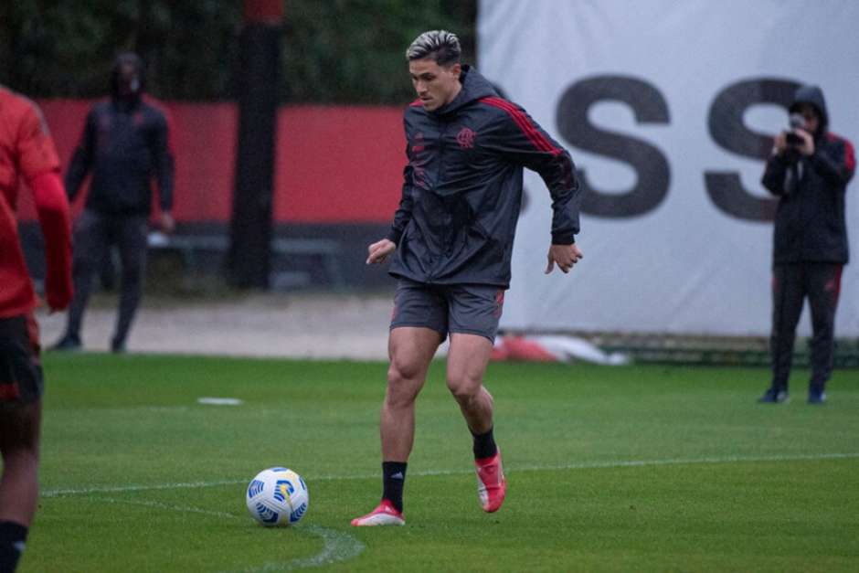 Com Pedro em campo, Flamengo continua preparação para encarar o Sport