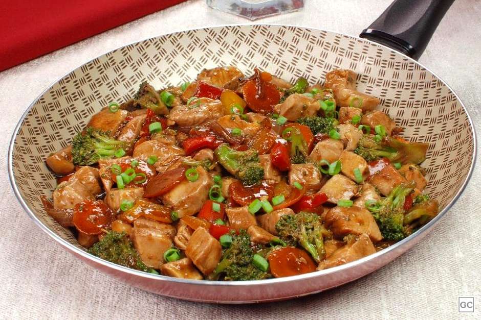 Receita de Frango Xadrez Fit. Receita deliciosa e nutritiva. Confira