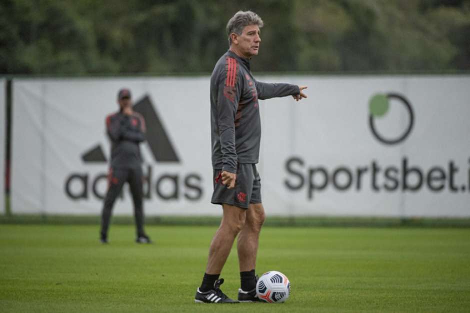 Jornalista detona escalação de jogador em duelo com Ceará: É horroroso