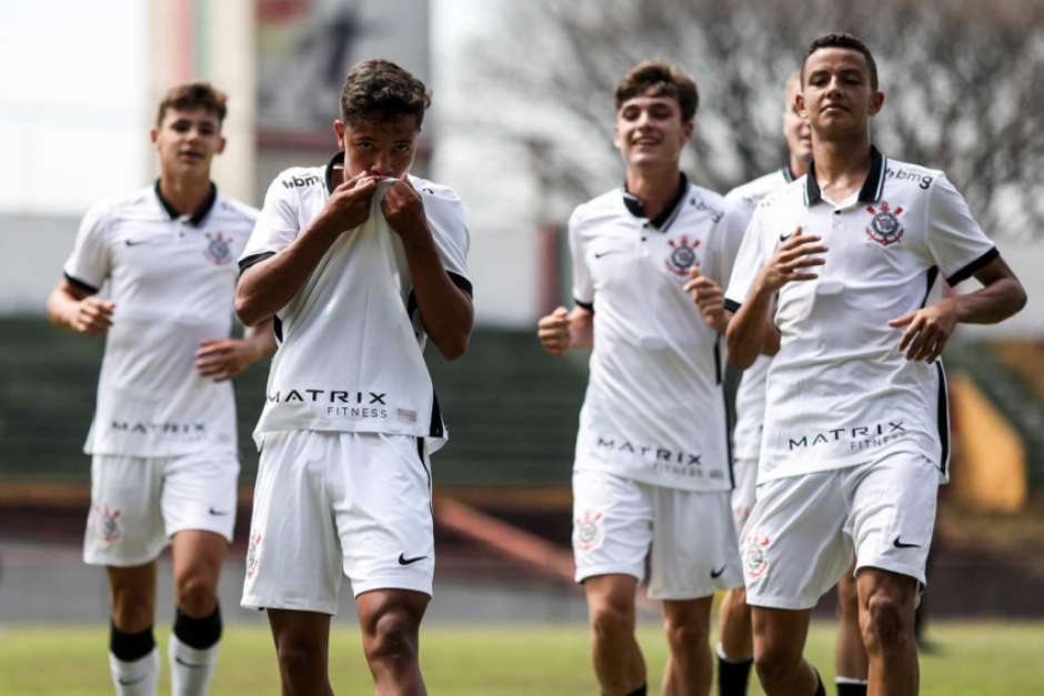 Sub-15 e sub-17 do Corinthians goleiam pela segunda rodada do Paulistão