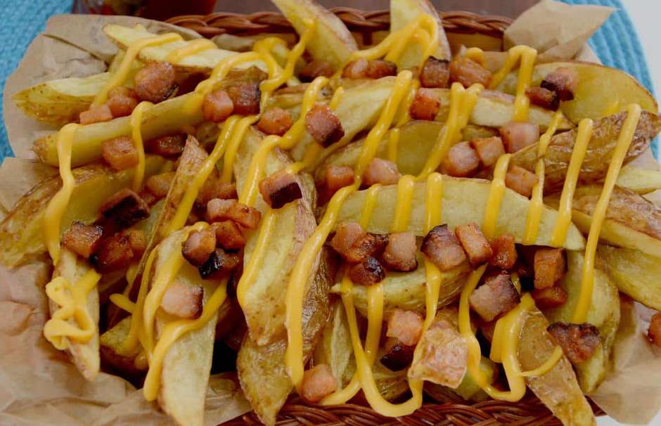 Receita de batata frita com cheddar e bacon - Estadão