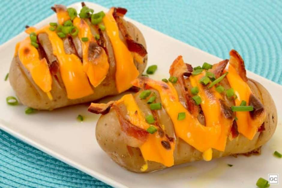 Batata Frita com Creme de Cheddar e Bacon