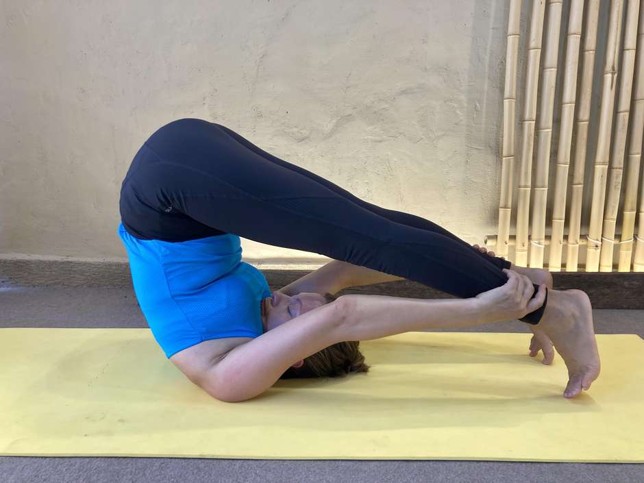 5 posições de yoga que auxiliam no desempenho físico - Namu