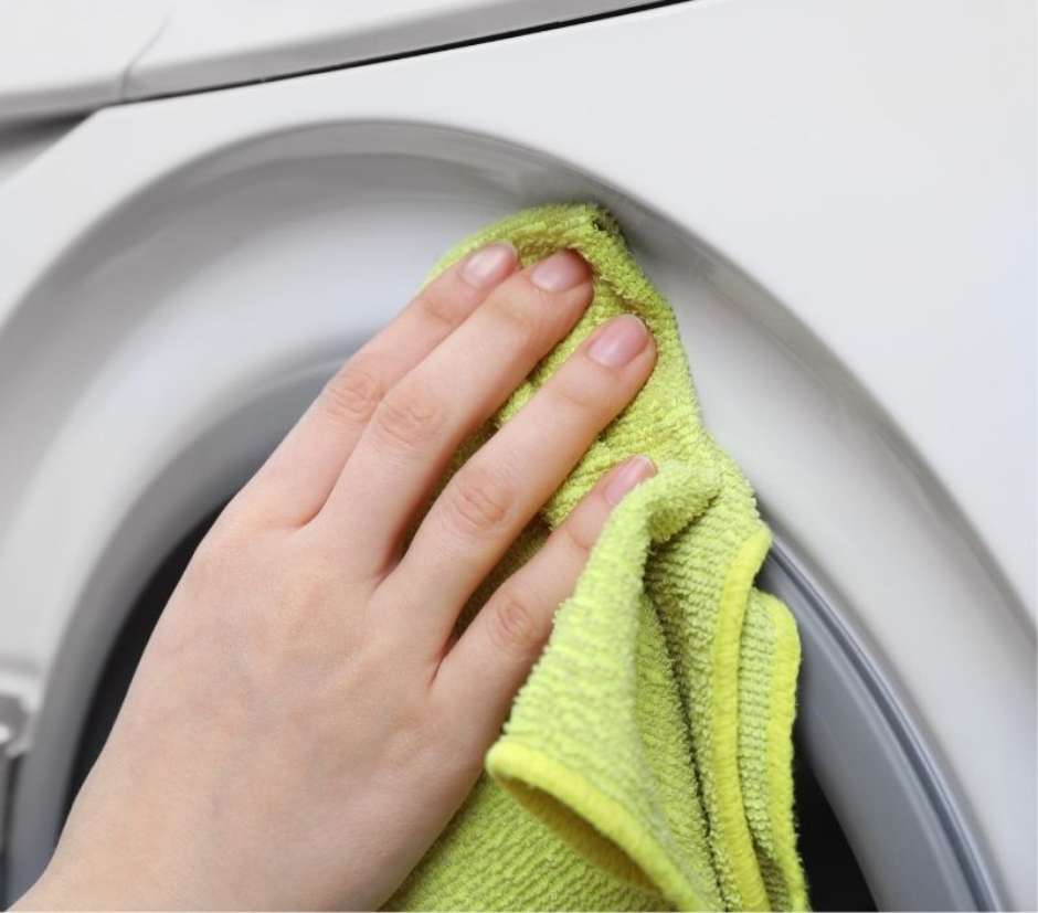 Como higienizar máquina de lavar roupa sem água sanitária? - Blog da  Positiv.a