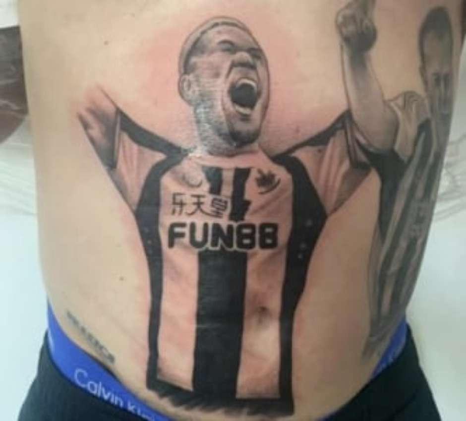 Torcedor Do Newcastle Faz Tatuagem De Joelinton Fiz Porque Amo Ele