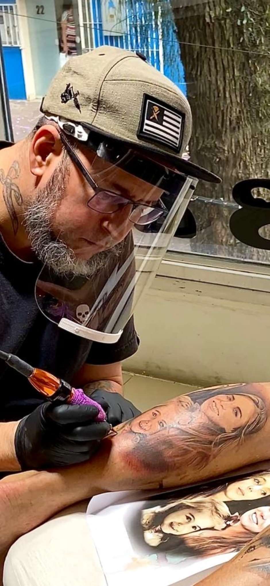 Cresce atuação feminina no mercado de tatuagem