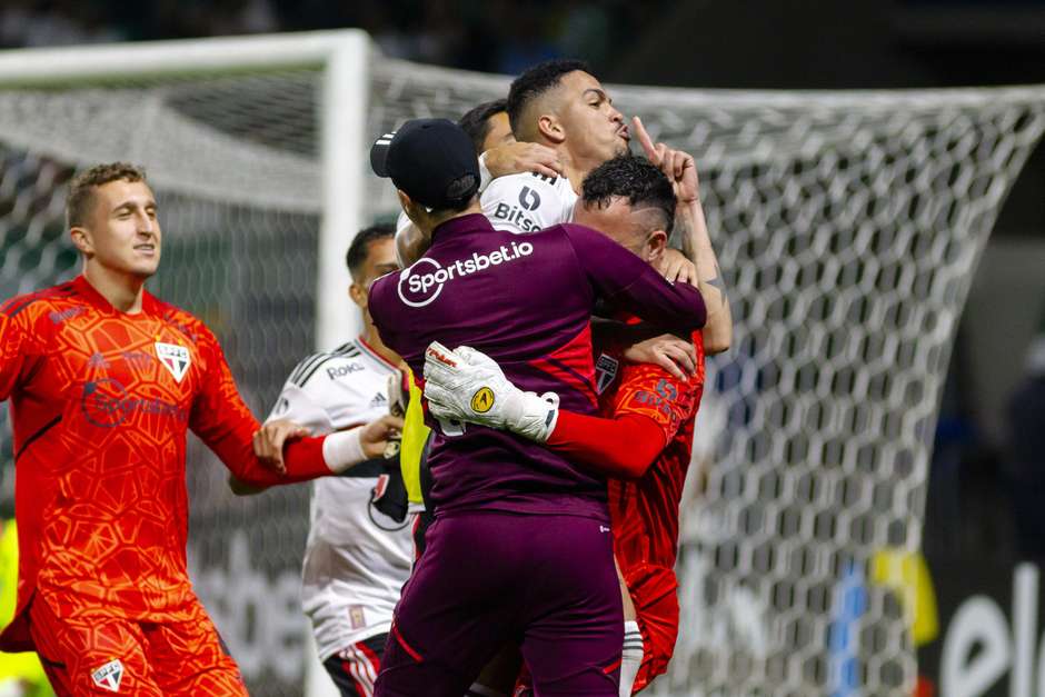 JANDREI BRILHA NOS PÊNALTIS E GARANTE CLASSIFICAÇÃO DO SÃO PAULO CONTRA  PALMEIRAS NA COPA DO BRASIL 