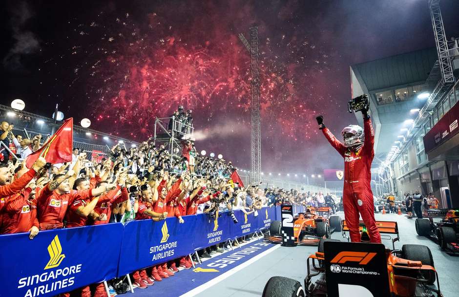 F1: Leclerc lidera primeiro treino com 1-2 da Ferrari em Singapura