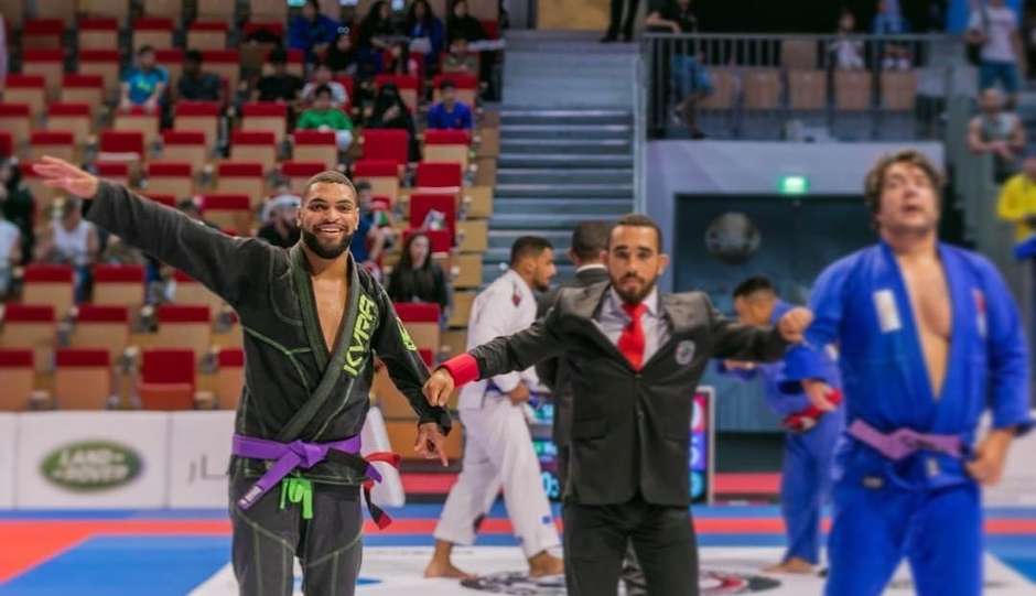 Campeão mundial de jiu-jitsu em morte cerebral após ser baleado por polícia  militar durante concerto no Brasil - CNN Portugal