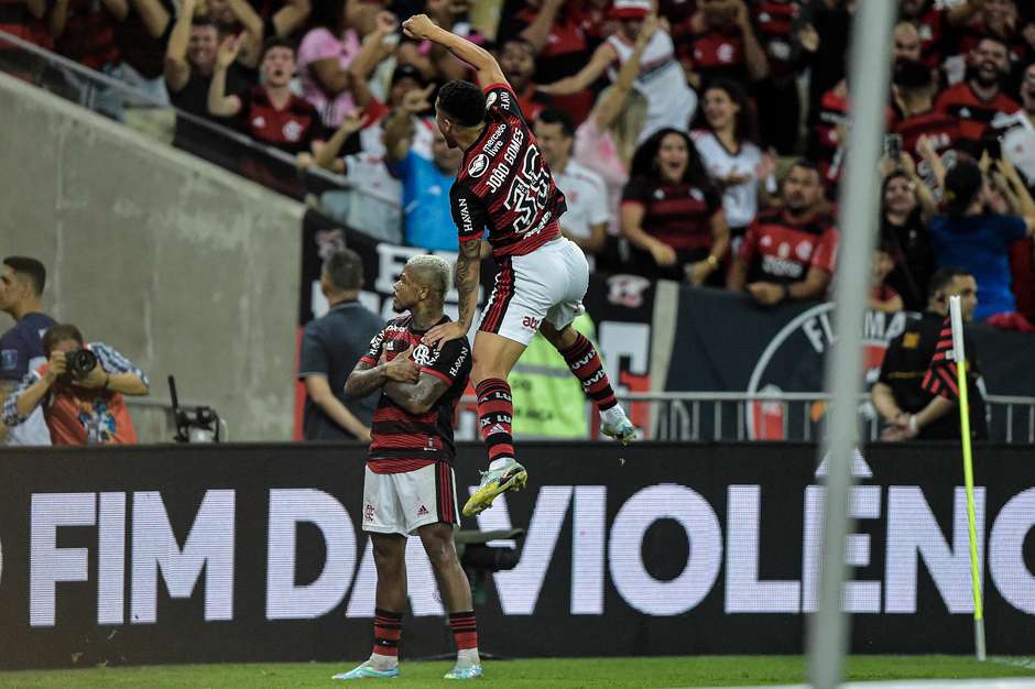 Nova camisa do Barça e time misto de Fla e Corinthians: as mais lidas