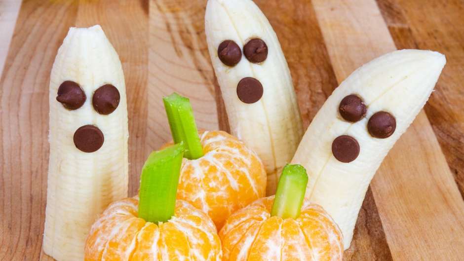 Frutas com uma cara assustadora, engraçada, Halloween, intrincada