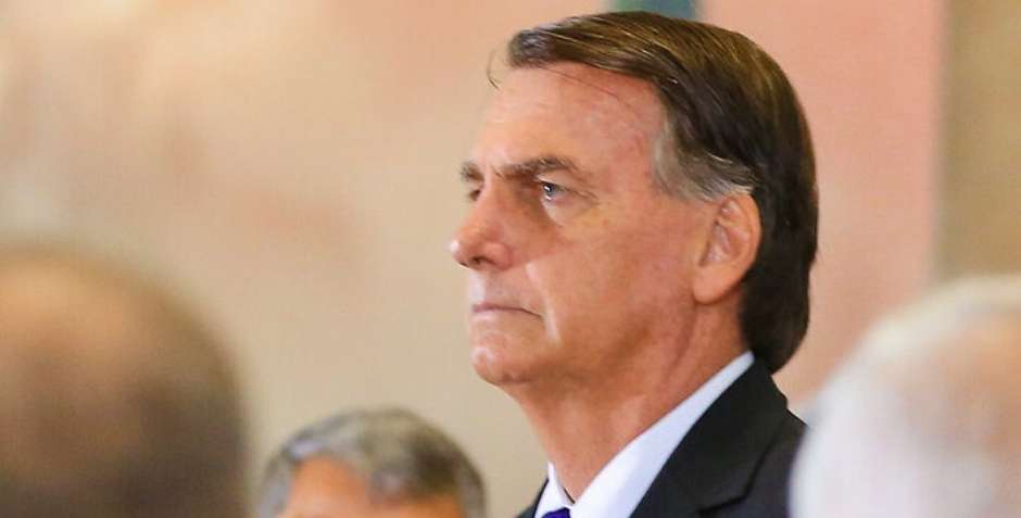 Aliados querem que Bolsonaro resolva "pendências" antes de sair do cargo