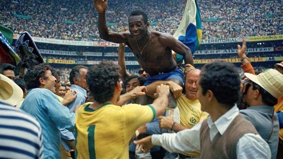 Morre Pelé: como o rei do futebol 'expulsou' um juiz e outras 9