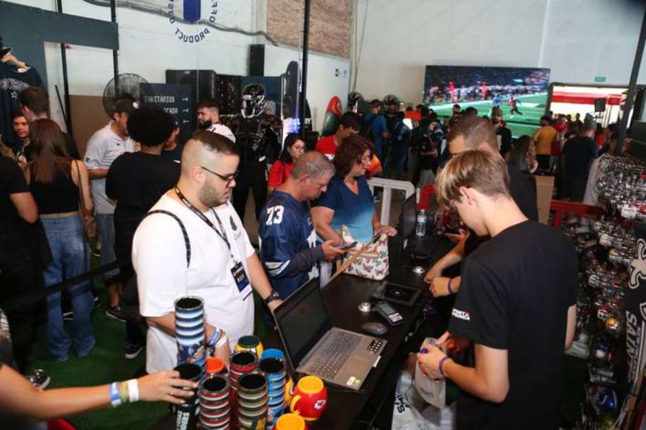 Tailgate é futebol americano com churrasco e cerveja