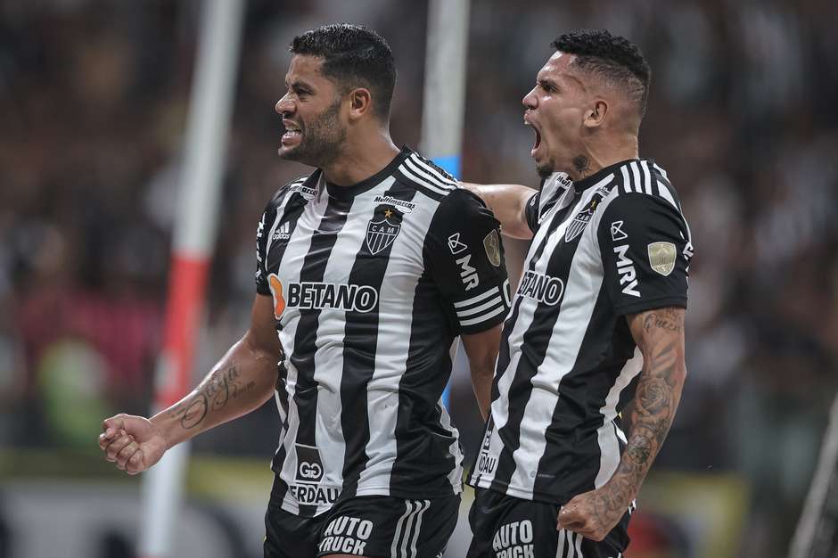 Libertadores: Paulinho decide e Atlético-MG vence para continuar vivo