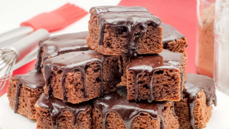 Bolo de chocolate na AIRFRYER 🍰 Vocês também são igual a esse bolo?