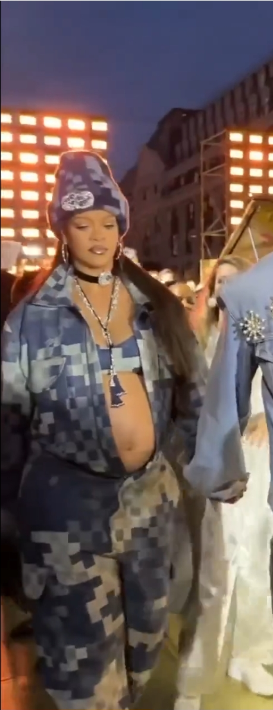 Desfile da primeira coleção de Pharrell Williams na Louis Vuitton tem  presença de Anitta, Beyoncé e Rihanna