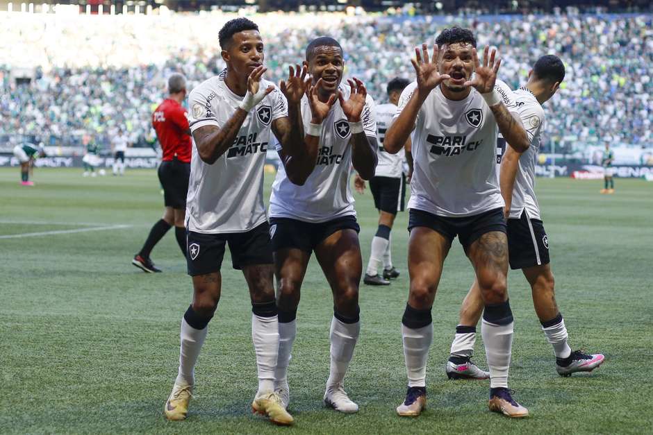 Brasileirão: Botafogo volta a jogar bem, vence Fortaleza e abre cinco  pontos na liderança