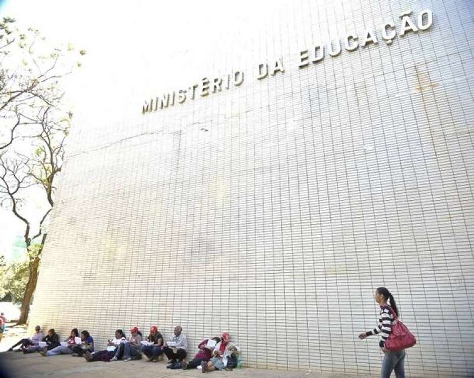 Ofício: o que é, tipos, características, modelo - Brasil Escola