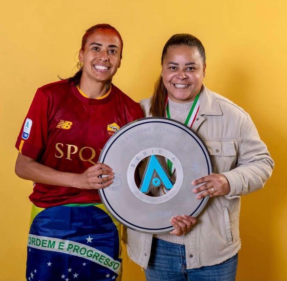 OO Andressa Alves recebe homenagem pelos 100 jogos com a Seleção