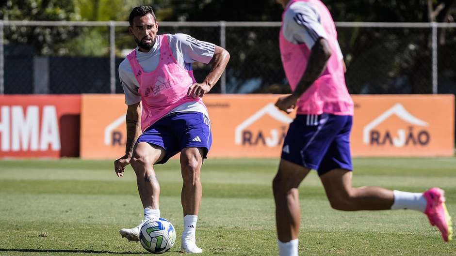 Oficial! Cruzeiro anuncia a contratação de Wesley Gasolina, lateral da  Juventus